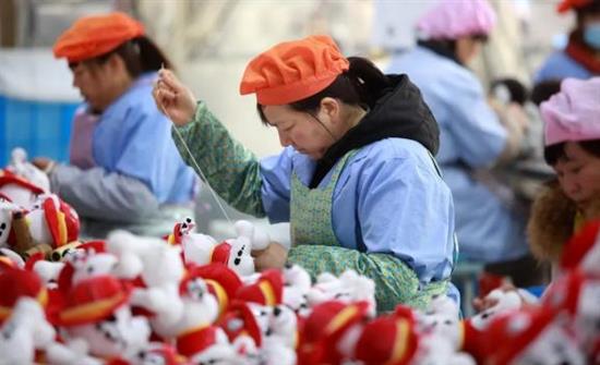 扬州邗江区“毛绒玩具之都”的称号从未易主 图源：视觉中国