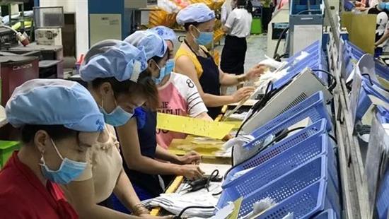 越南的一家耐克加工厂内 视频截图