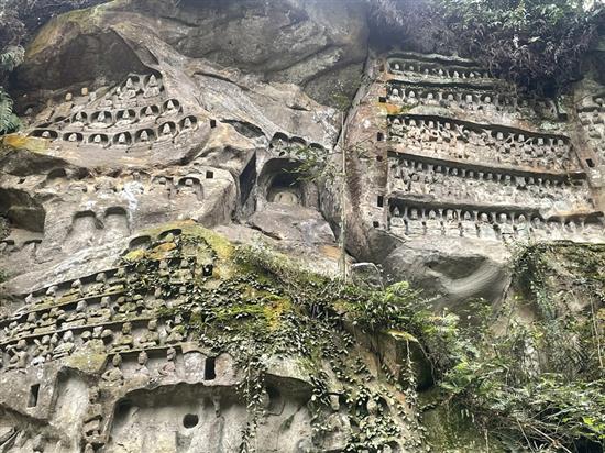 探访乐山沐川千佛岩摩崖造像人物形象姿态多样 极具浓厚生活气息和地方特色