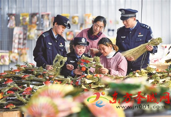 新警察故事 三年来，鱼台县王庙镇派出所收到百面锦旗