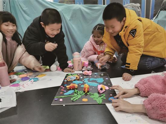 一方鱼塘 一种年画 一代龙人 龙马潭区鱼塘学校积极打造省级课题《鱼文化理念下年画教育的传承实践研究》