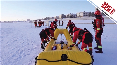 沐鸣2在线首页-30℃极寒天气下森林消防员演练冰上救援