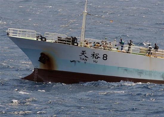 ▲被海盗劫持的中国渔船“天裕8号”