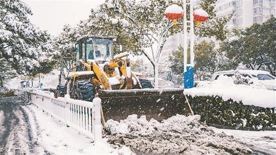 马鞍山市各县区、开发园区积极应战雨雪冰冻天气 吹响集结号 除雪保安全