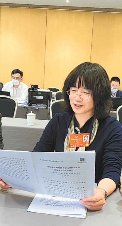 贺颖春委员：为振兴西部民族地区县域中学教育建言