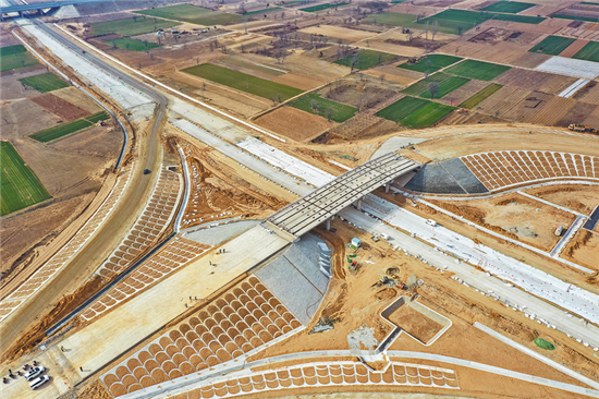 鸟瞰韦罗高速公路项目施工现场