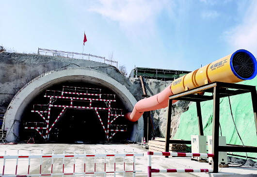 新区204国道黄山隧道明年完工 目前隧道已累计完成进尺802米,实现产值8000余万元
