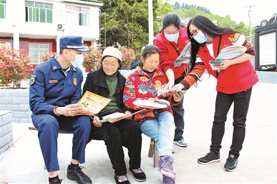 开江团县委组织开展助力金山景区 创建国家4A旅游景区志愿服务活动