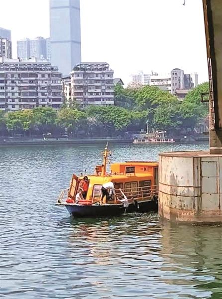 夫妻相继在文惠桥落水 水上公交船长水手迅速救人