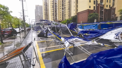 阆中：最大瞬时风速11级 城区部分设施被毁损